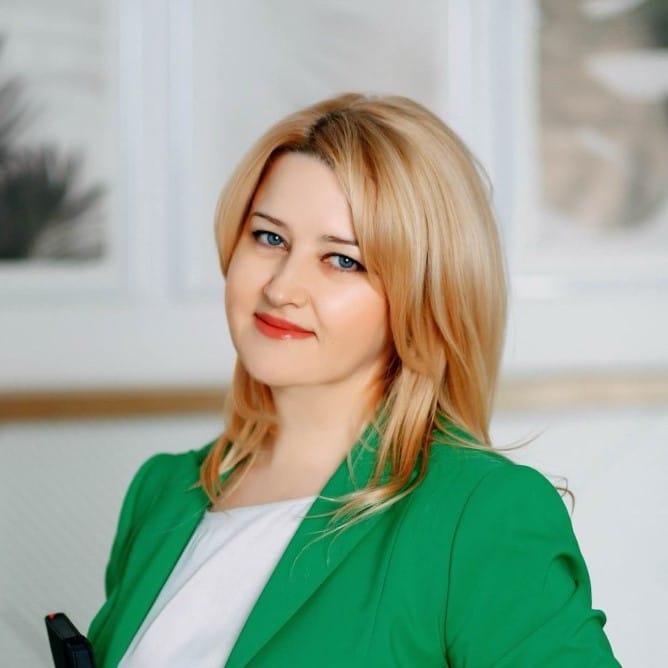 Елена Корсак